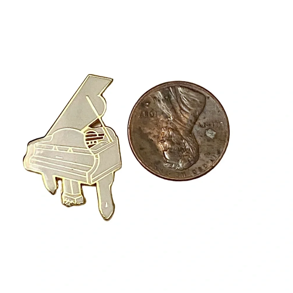 Vintage Baby Grand Piano Brooch Pin